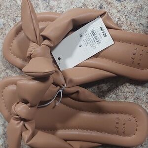 Bowed Tan sandals